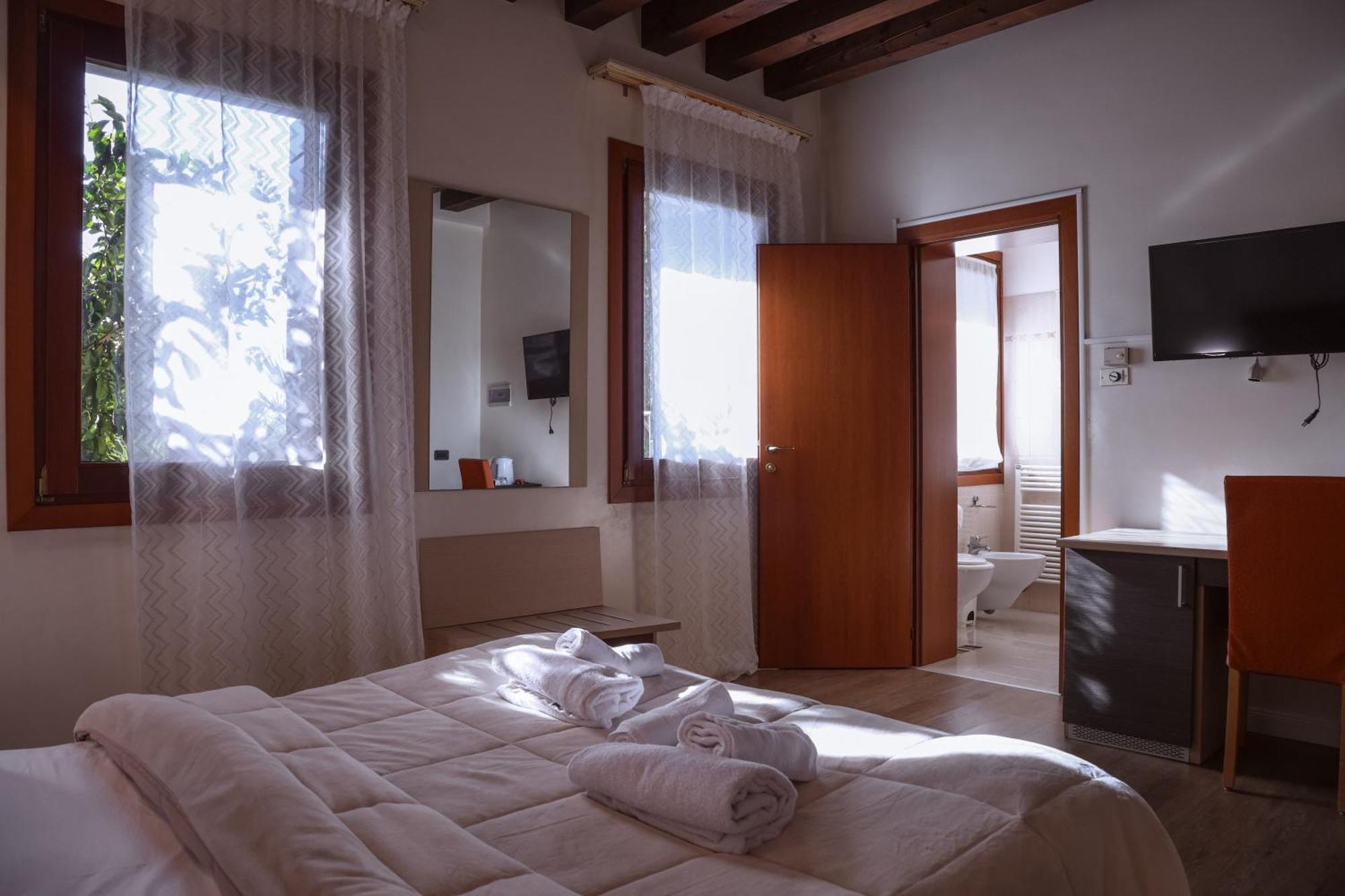 Hotel Villa Sara Mestre Eksteriør billede